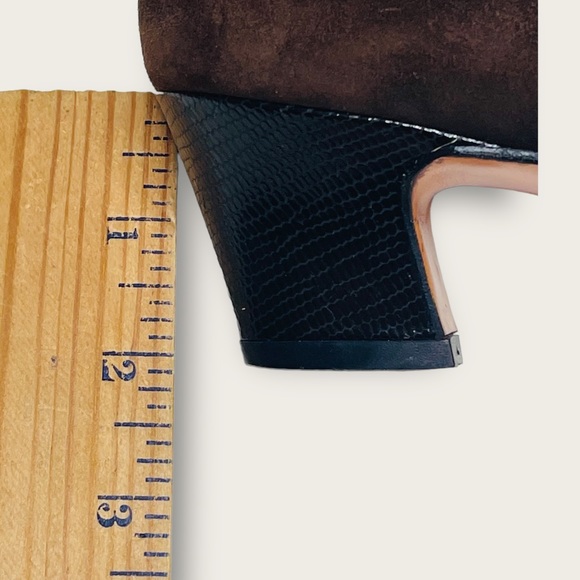 Vintage Salvatore Ferragamo Brown Suede and Leather Cap Toe Pumps Size 8 - Picture 11 of 12